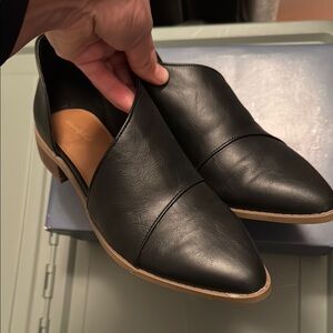 Universal Thread Black Flats